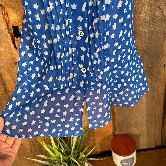 Cabi Electric Blue Sleeveless Pintuck Blouse - Size Small - Picture 6 of 12